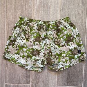 Patagonia Women’s Barely Baggie Shorts in Green Floral Perfect for Teen